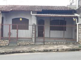 Quartos em casa no Clelia Bernardes – pensjonat w mieście Viçosa