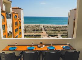 Superbe vue mer avec accès direct plage et parking, hotel in Le Barcarès