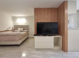 studio apartment, apartament a Naẕerat ‘Illit