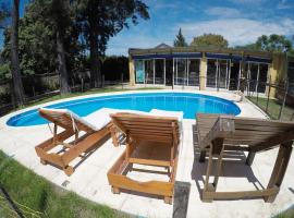 Quinta el Olivo con piscina en Buenos Aires, cabana o cottage a Alejandro Korn