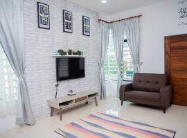CikJah Guest House SEMI-D, holiday home in Kuantan