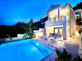 Luxury Villa Agios Dimitrios with private pool by DadoVillas, hotel em Nydri