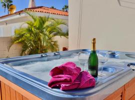 Villa Julia Relax Dream Holiday, family hotel in Callao Salvaje