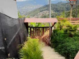 finca casita el mirador: Medellín'de bir kır evi
