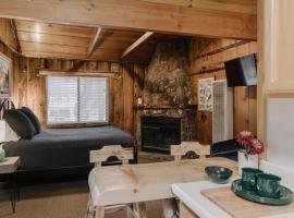 2411 - Oak Knoll Duplex Studio #14 cabin, hotel di Big Bear Lake