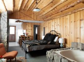 2412 - Oak Knoll Studio with Jacuzzi #15 cabin, hotel i Big Bear Lake