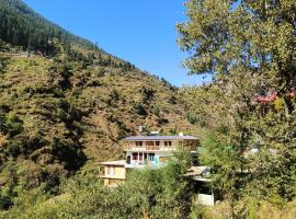 Tirthan Majestic View Home Stay, hotel in Bandal
