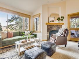 Sierra by AvantStay Northstar Condo Close in Truckee w Access to Northstar Resort Community, chata v destinácii Kingswood Estates