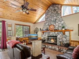 Sutter Ln by AvantStay Beautifully Remodeled Kitchen,4Cabin-Chic Bedrooms: Blue Jay şehrinde bir villa