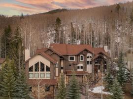 Highline by AvantStay Breathtaking Mountain Home w Hot Tub Views, hotel with parking in Vail