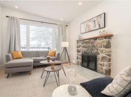 Contemporary renovated house in southshore MTL, hotel Brossard-ban