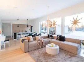 Snowberry Luxury Villa Hosted by Hygge Host