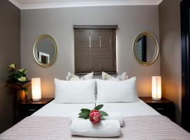 URlyfstyle Cottage Near OR Tambo International Airport, guest house in Kempton Park