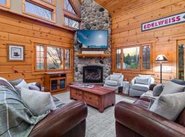 Beautiful Log Cabin! Hot-Tub, Bonfire & Private Yet 4 Mins to Downtown!: Ellicottville şehrinde bir kayak merkezi