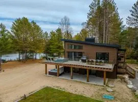 Le Roselin Spa, Billiards & Lake Ouareau Front