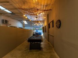 5R4B 15Pax V KTV,KID'S POOL,POOL TABLE NEAR USM,LWE HOSPITAL,SPI ARENA, hotel v destinaci George Town