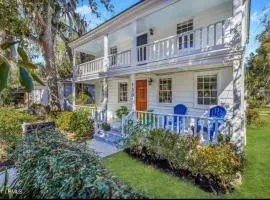 Sea Glass Cottage on Duke - Three Bedrooms Downtown Beaufort