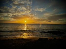 1 Corcega Beachfront Suites, hótel í Rincon