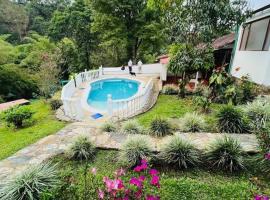Rincón del colibrí/casa campestre/piscina/la vega, casa rural en La Vega
