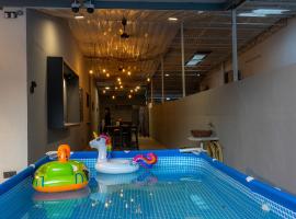 -NEW- 22Pax 5R4B V KTV,KID'S POOL,POOL TABLE NEAR USM,LWE HOSPITAL,SPI ARENA, Hotel in George Town
