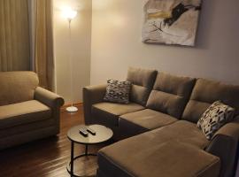 private upper 1 bd apartment, holiday rental in Buffalo