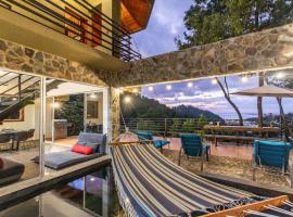 Exclusive Villa Tanager Ocean View w AC Private pool terrace, коттедж в городе Кепос