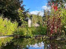 Domaine De L'Ardoisiere, hotel con alberca en Alle