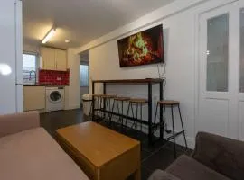 BrumStay UK® 5-Bed House Ideal for Long-Term Stays