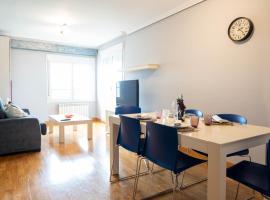 Apartamentos GO - Arroyo Ático Regato A- 62 Salida 130 -Parking Gratuito, hotel ad Arroyo de la Encomienda