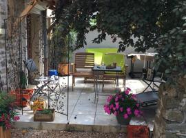 Appartement, Terrasse et jardin, alojamiento con cocina en Craponne