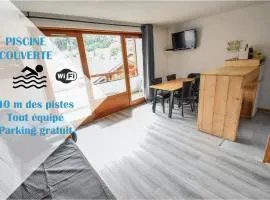 L'Enchalpe, Grand et lumineux studio avec coin montagne 5 personnes, 60m des pistes, PISCINE COUVERTE, WIFI, grand balcon expo EST, DRAPS NON COMPRIS