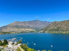 Stunning Lakeview Holiday House Queenstown, hotel em Frankton