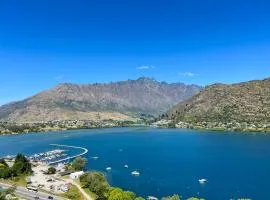 Stunning Lakeview Holiday House Queenstown