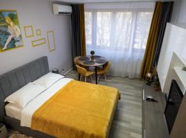 Casa Rusu -Victoria-Self check in-24h, hotel with parking in Reşiţa