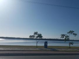 Casa na praia – hotel z parkingiem w mieście Balneário Barra do Sul