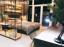 Nhà Yên 1 Bed 2 Beds Hotel Homestay Hostel Cần Thơ – hotel w pobliżu miejsca Targ na wodzie Cai Rang w mieście Cần Thơ