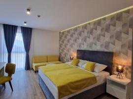 Hotel GOLD JET Bihać، فندق في بيهاتش