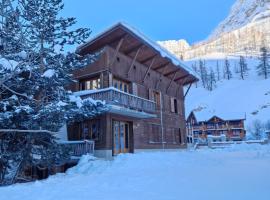 Alpina Lodge Chalet By Valdiski, hytte i Val d'Isère
