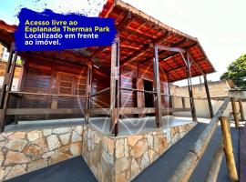Casa Para Temporada - Com Acesso ao Rio Thermal, vacation home in Rio Quente