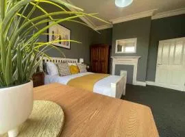 Serviced Apartment- 1 Bed-Next To Train Station