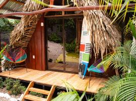 El Gato Rojas Surf Hostel, glamping v mestu Santa Teresa Beach