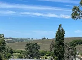 PRIMAVERA en Sierra de los Padres, relax y naturaleza Piscina climatizada Casa María del Carmen, FRENTE a las Sierra y Golf Club excelentes vistas