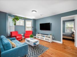 Colorful, Comfy & Modern - Close to NYC - Parking!, hotel near Bell Tower Park, Mount Vernon