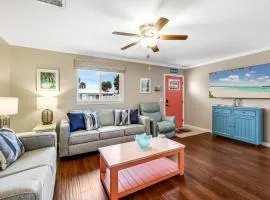 Minutes to Manasota Beach 2 King Beds Fenced yard Pets Welcome