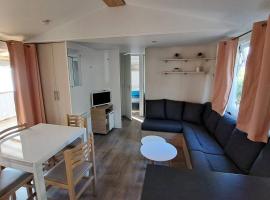 490 Emplacement luxe aux Dunes de Contis 3*, hotel en Saint-Julien-en-Born