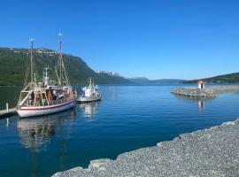 Malangen Arctic Sealodge Cabin 10: Meistervik şehrinde bir otel