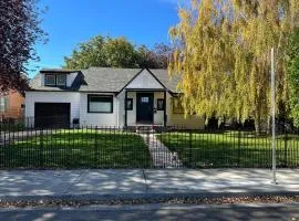 Lux Home, pet friendly,fully fenced