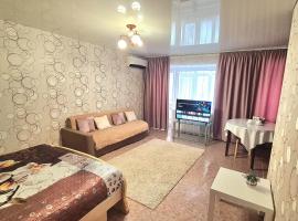 1 комнатная квартира в центре, overnatningssted med køkken i Uralsk