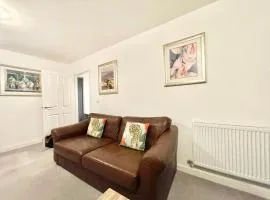 The Hazel - spacious holiday home near outlets, town center and Ashford International