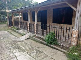 Casa campestre cafetera, con agua caliente: Calarcá'da bir tatil evi
